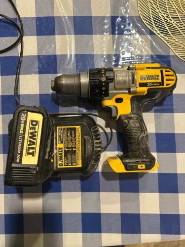 Vendo parafusadeira/ furadeira e martelete Dewalt