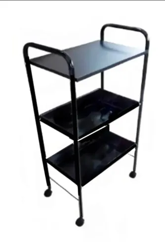 Carrinho auxiliar de inox com pintura eletrostática preta, com três tampos e com rodinha.