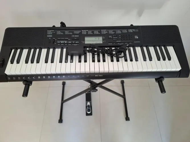 Teclado Casio CTK-3500 + Pedal de sustentação e suporte