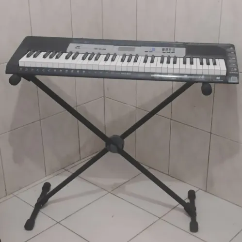 Teclado Casio CTK 1550 (usado) com suporte