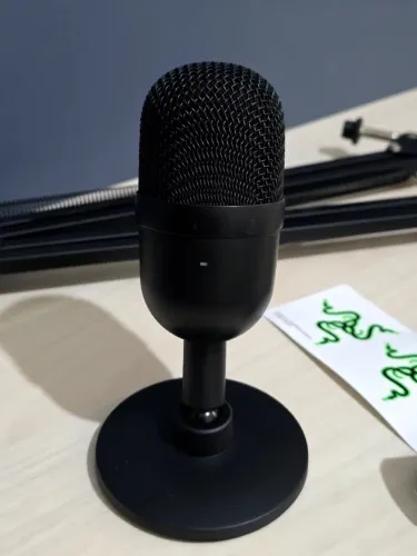 Microfone condensador ultracompacto Seiren Mini Razer