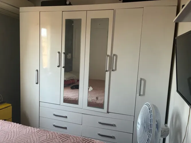 Vendo guarda-roupa de casal-novo