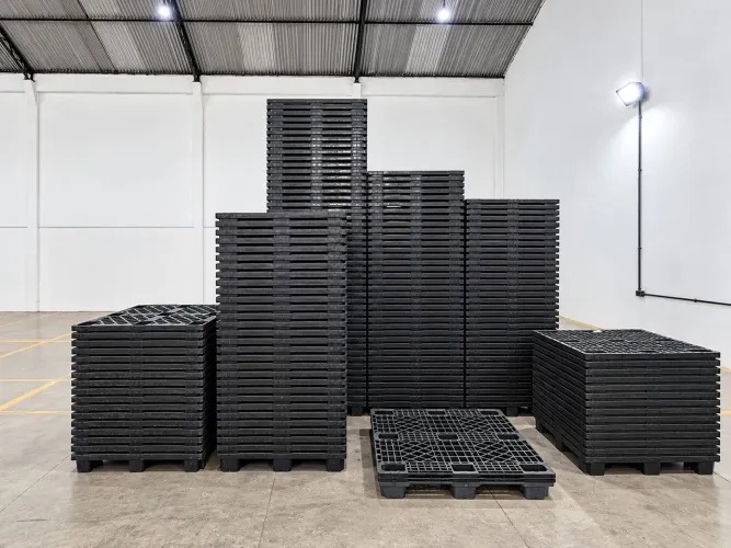 Pallets de Plástico Usados Sem Avarias | Grande Quantidade