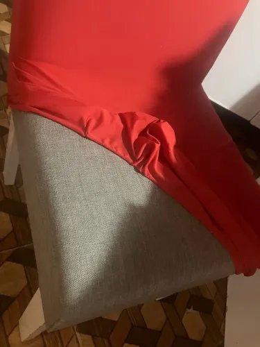 Vendo o kit de mesa de madeira com vidro preto , com 4 cadeiras .