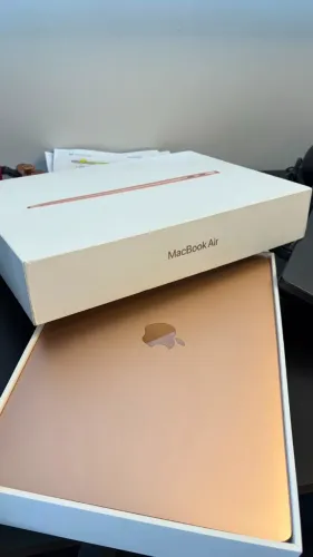 MacBook Air 13" 2020 i3 | 8GB RAM | 256GB SSD | Rose Gold | Excelente Estado