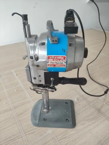 Máquina de corte de tecidos Sun Special CZD-3 550w