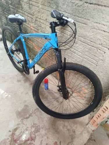 Vendo uma bicicleta 