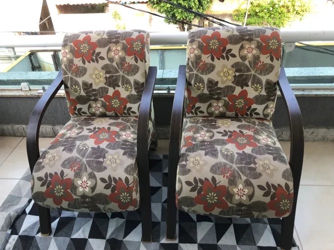 Par de Cadeiras Estofadas - Estrutura Firme e Estampa Floral