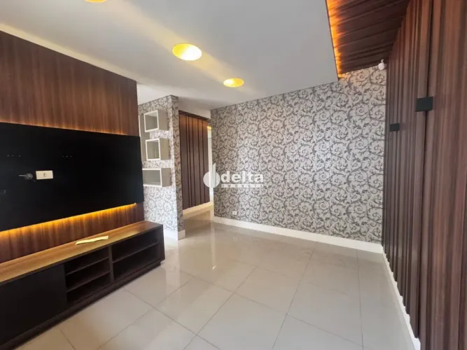 Casa residencial com 3 suítes, disponível para locação e venda no bairro Alto Umuarama em
