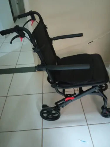 Cadeira de roda, cadeira de Banho e Colchão Pneumático.