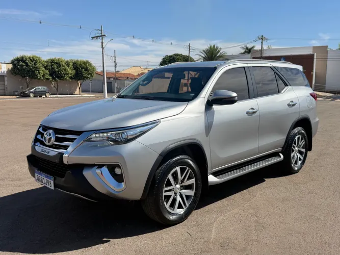 Toyota Hilux SW4 SRX 4X4 2.8 TDI 16V Dies. Aut. 2019