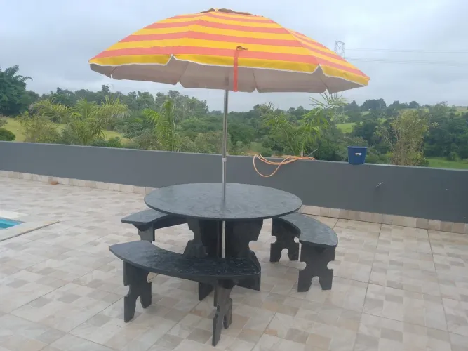 Mesa de área externa em pedra ardósia