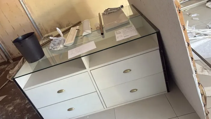 Vendo armário expositor com gavetas para loja