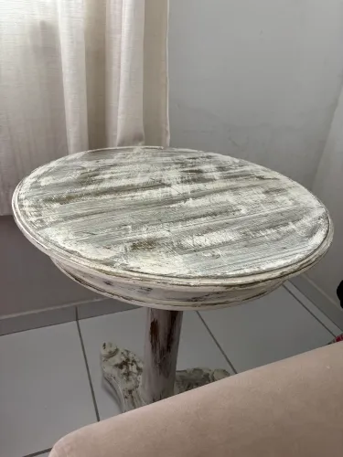 Mesa de canto (madeira)