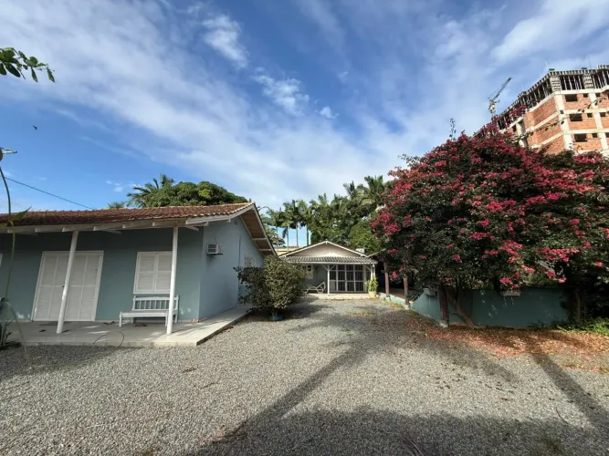 Terreno de Esquina à Venda em Gravatá, Navegantes-SC! 1.185m² a apenas 650m do Mar. Faça u