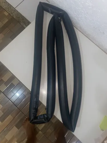 Pneu aro 29 dianteiro com pinças de freio e câmara