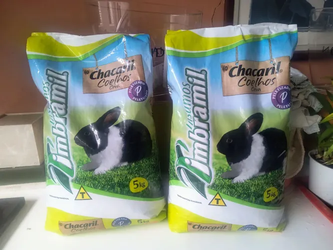2 pacotes de 5kl de ração Premium de Coelho. Retirar no bairro Cajuru 