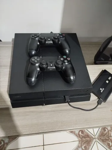 Ps4 desbloqueado (raro), 2 controles originais,512 gb + HD de 500, totalizando 1 tb