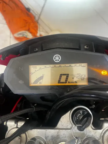 Moto impecável