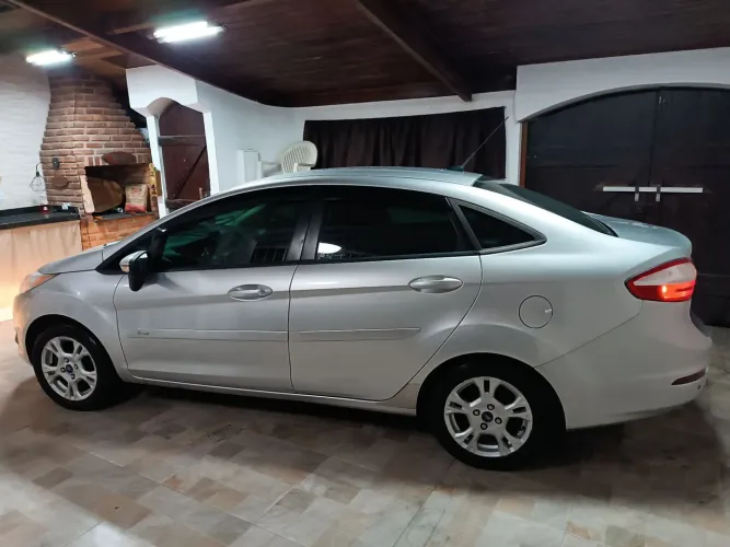Ford Fiesta Sedan SE 1.6 16V Flex 4P 2014