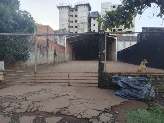 Vendo terreno com barracão 