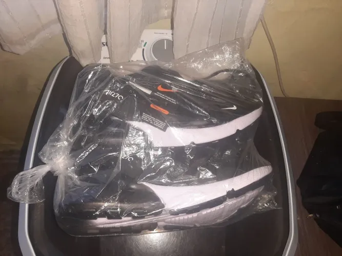 Tenis da Nike na etiqueta 