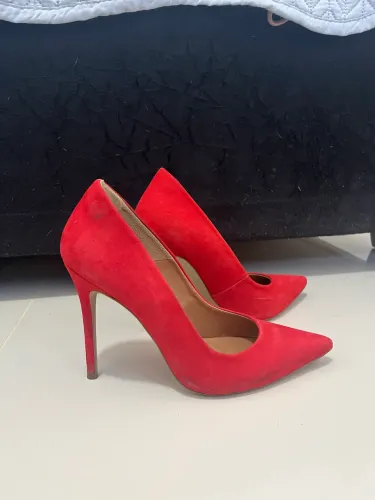 Scarpin camurça vermelho 36 salto alto
