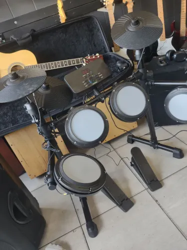 Bateria elétrica completa ACEITO TROCAS 