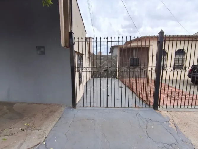 Locação de Casas / Padrão na cidade de Araraquara