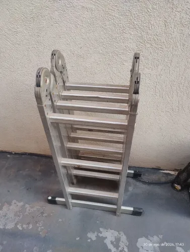 Escada articulada