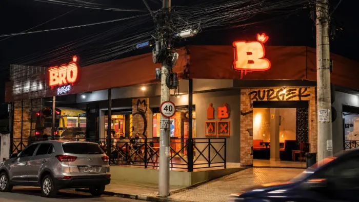**VENDO BRÔ BURGER - HAMBURGUERIA COMPLETA EM FUNCIONAMENTO - PORTEIRA FECHADA - R$ 75 MIL