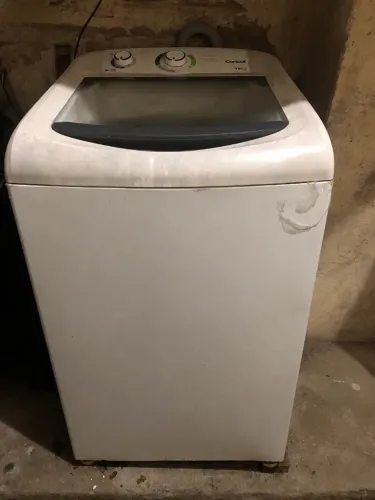 Máquina de lavar (pode ser pra venda de peças )ela funciona normalmente