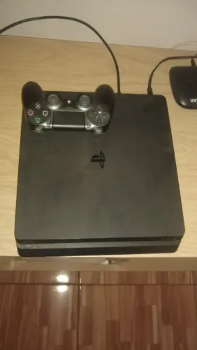 Playstation 4 ( PS4) Slim Desbloqueado.