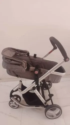 Carrinho de bebê MOBI Safety 1st usado.