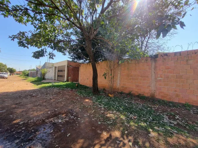 Excelente imóvel com 2 terrenos, 3 quartos no bairro Nova Campo Grande R$ 440 Mil