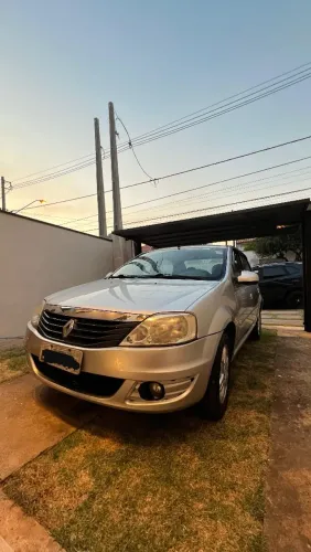 Renault Logan Expression Hi-flex 1.6 16V 4P AUT 2013