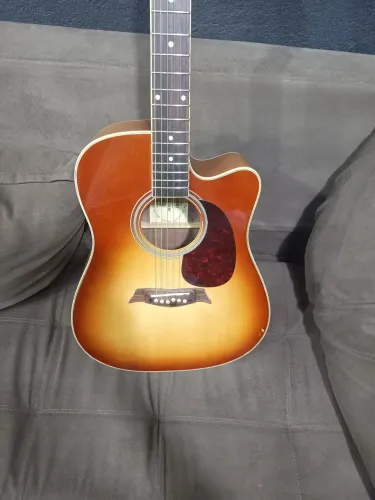 Violão da Michael com capa e bateria,em ótimo estado de conservação...