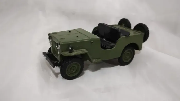 Miniatura Coleção 007 James Bond - Willys Jeep M606 Octopussy 007 Ed 45