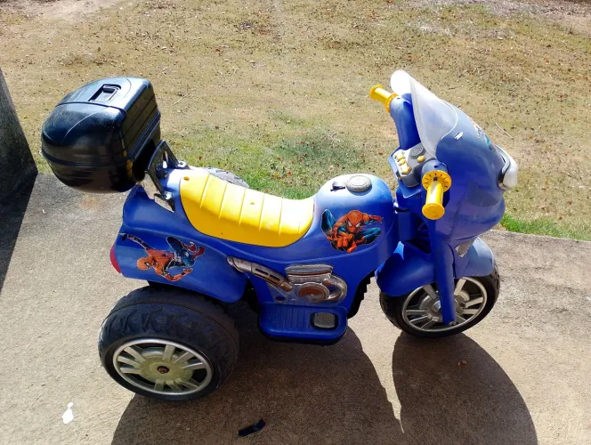 Moto elétrica infantil