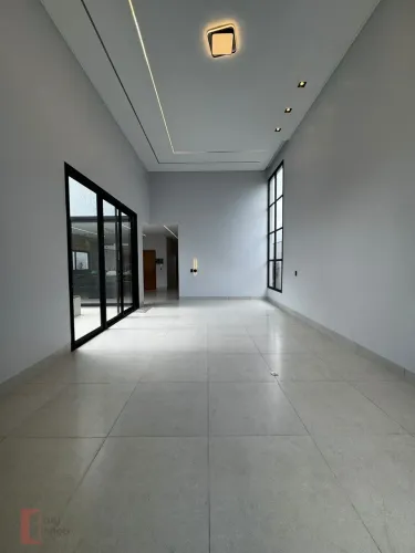 Casa à Venda na Região Sul de Anápolis 4 Quartos, Piscina Aquecida, 216m²