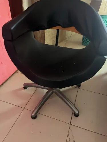 2 cadeira para salão,as duas são iguais