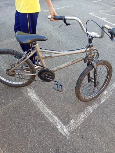 Bicicleta aro 20 semi nova. Quadro BMX pro 2011