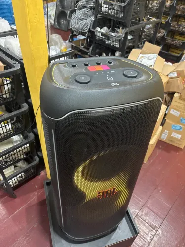 Vende-se Caixa de Som Bluetooth PartyBox Ultimate JBL Preta