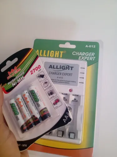 Kit carregador de pilhas + pilhas AAA