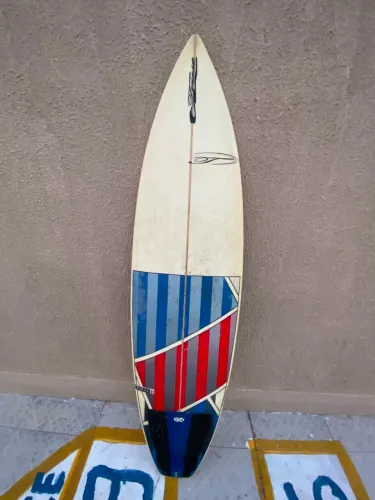Prancha de surf pra vender logo cuida ótimo estado.
