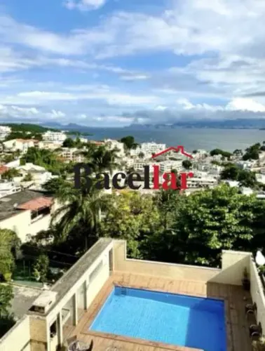 Casa de rua : / Residencial / Jardim Guanabara
