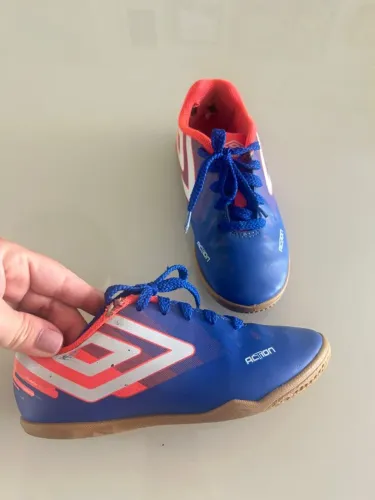 Chuteira futsal Umbro (tam 30)