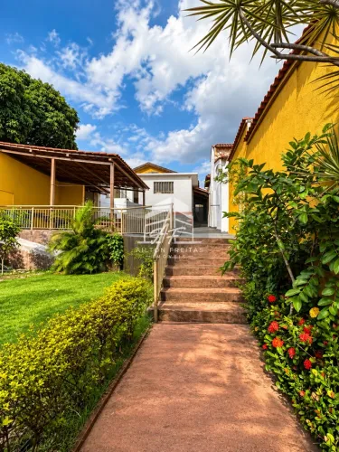 Vendo casa com 3 quartos no bairro Saudade