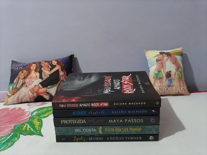 SÃO 5 LIVROS E 25 REAIS CADA UM TODOS TEM HOTS.