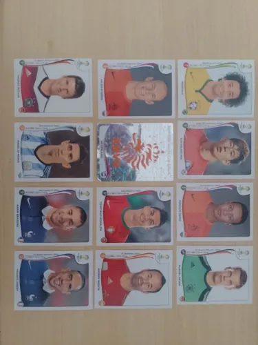 Lote com 12 figurinhas de craques da copa de 2014 no Brasil.